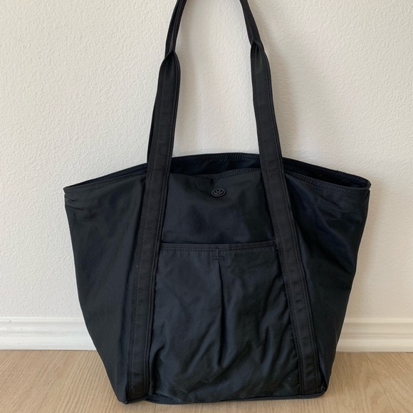 lululemon athletica Handbags - Lululemon Black Nylon Gym Bag Tote Caryall
